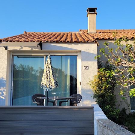 Meze Avec Vue Face A L'Etang Villa Exterior photo